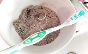 cendre pour nettoyer les bijoux fantaisie