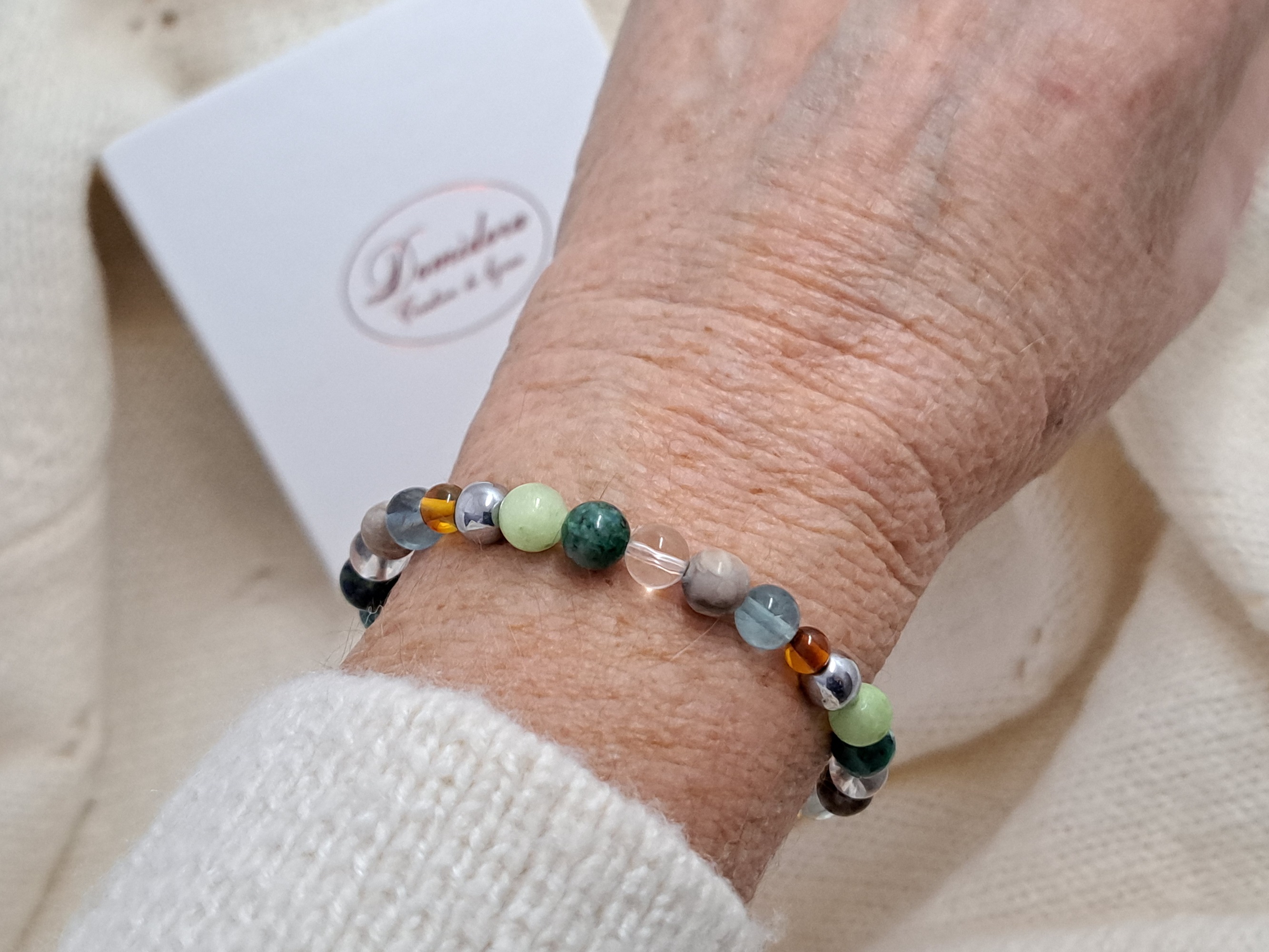 A quel poignet porter son bracelet en pierres naturelles ? Poignet